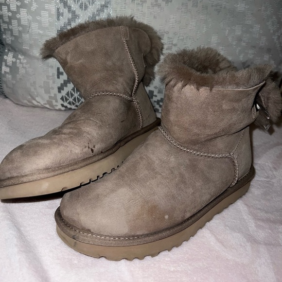 Barely worn uggs! - Picture 2 of 7